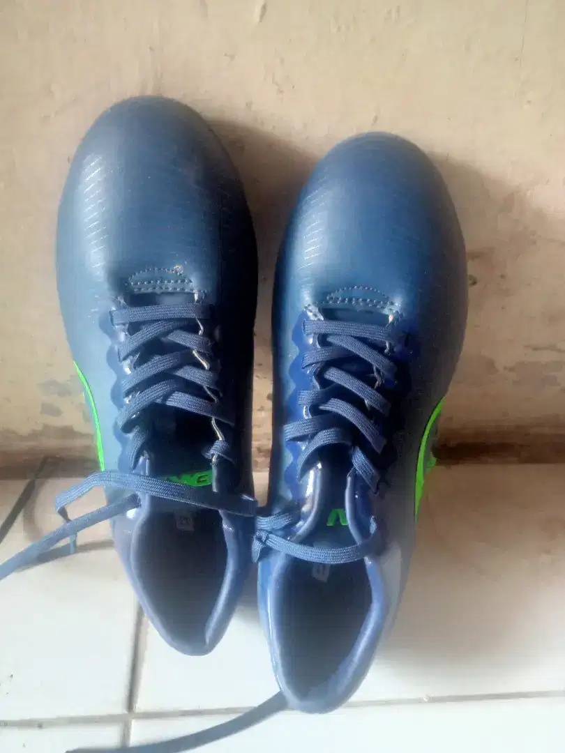 Sepatu bola anak no 38 merek enkai warna biru