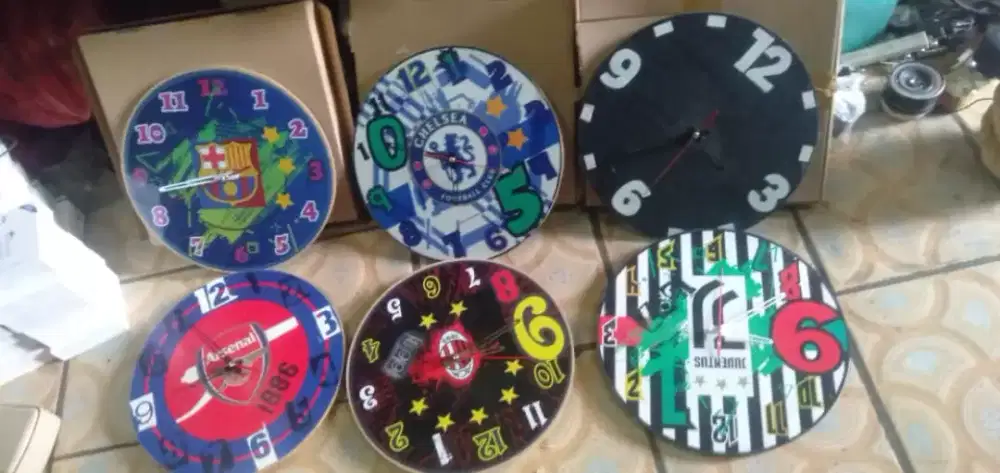 Ada 8 unit hiasan dinding edisi bola brg batunhrg murah se lg ada cp