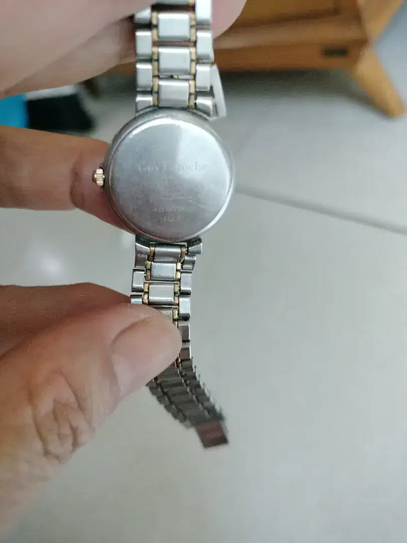 Jam tangan wanita Guy laroche original  kondisi mati