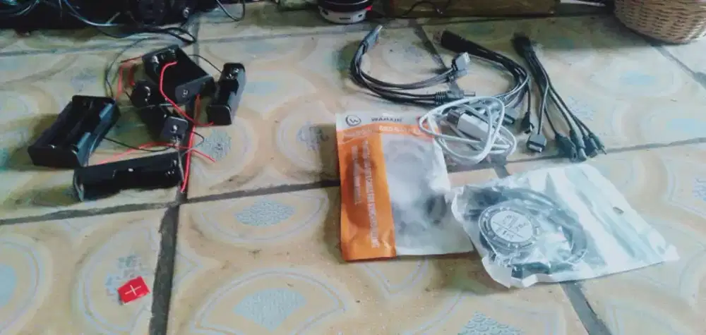 Slhkn plh slh 1 paket dr tempat baterai atau kabel2 khusus murah sj