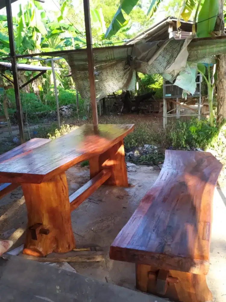 Di jual meja bahan kayu Trambesi