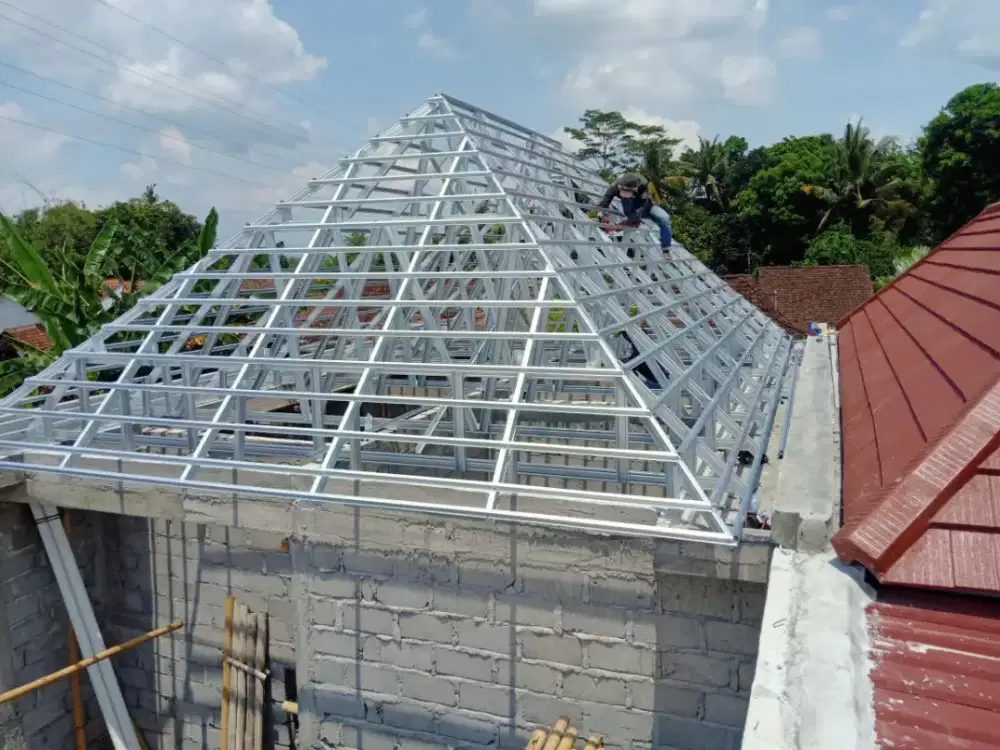 Menerima pemasangan rangka atap baja ringan terpasang