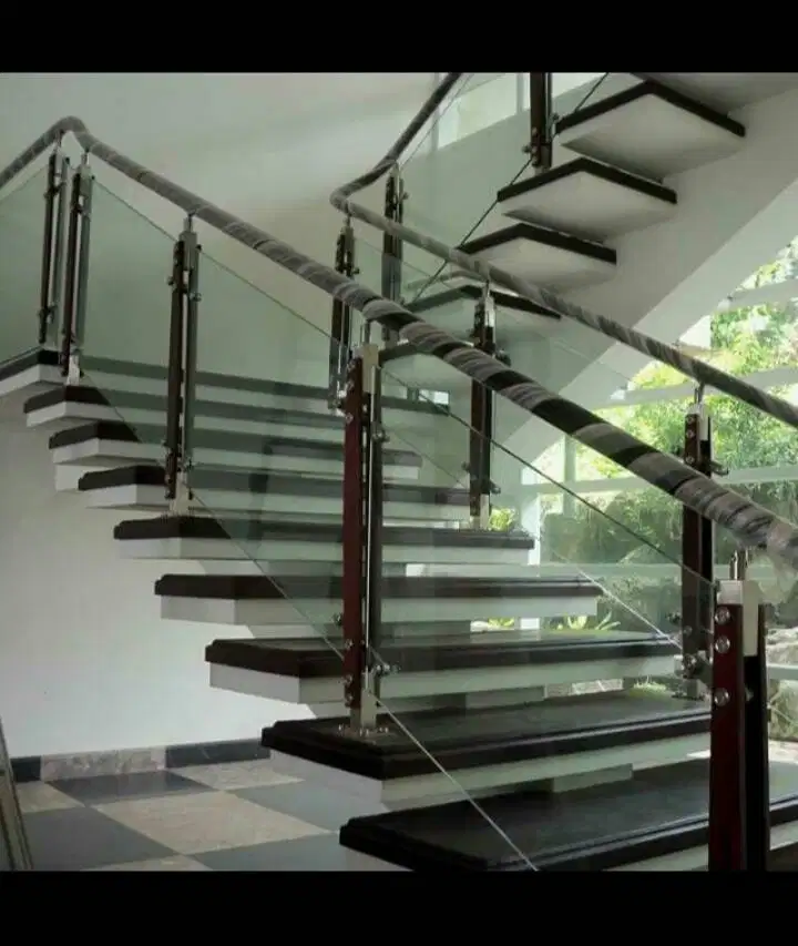 Railing tangga stainless kaca tempered