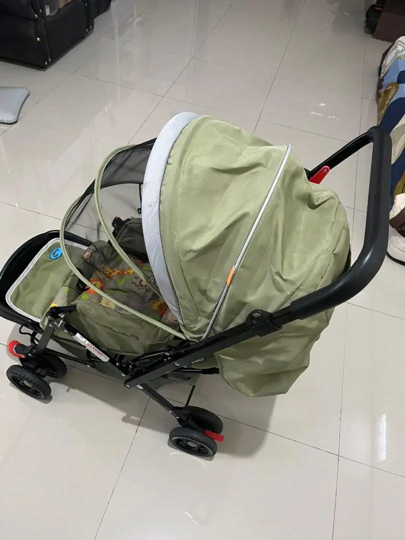 Stroller baby Hijau