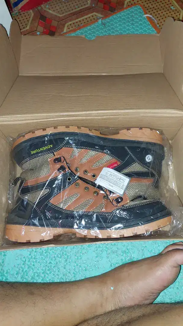 Sepatu working adventure masih baru cocok untuk naik gunung