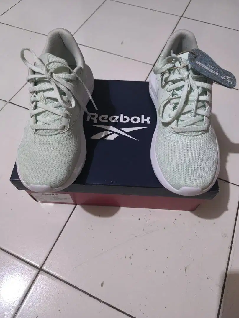 Sepatu ori reebok