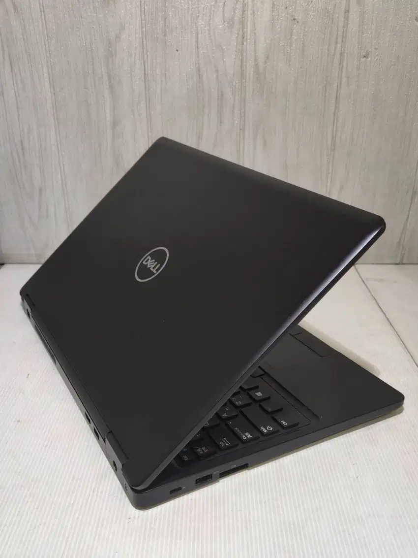 DELL Latitude 5590 - i5gen8 8gb ssd256 15.6in - Mulus Siap Pakai