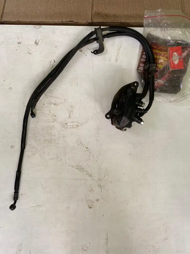 KALIPER DEPAN PCX CBU BEKAS ,sudah full probolt