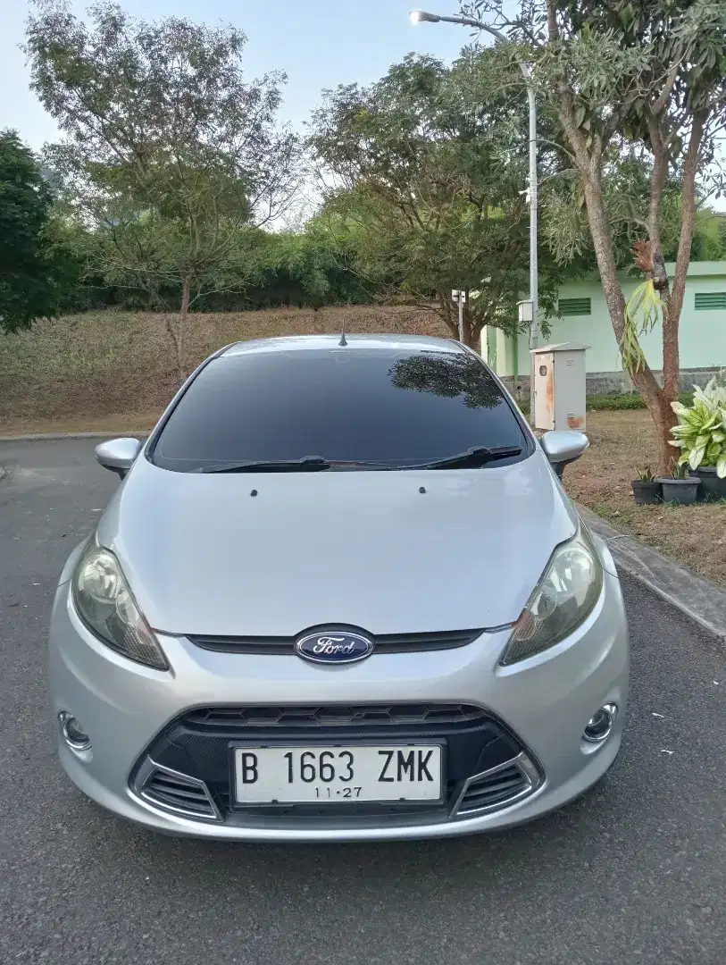 Ford Fiesta Silver ex wanita