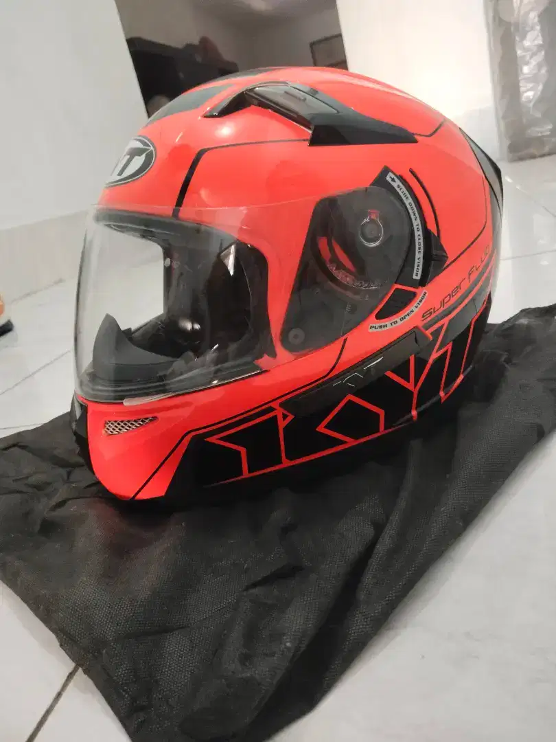 Helm teropong second merk KYT