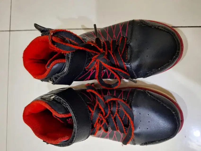 Sepatu Ardilles red ori