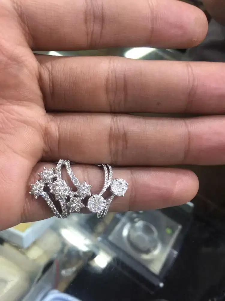 Menerima emas dgn kondisi putus patah surat hilang dan logam mulia dll