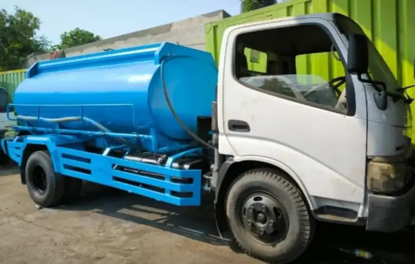 Hino dutro 130 HT tangki 5000 liter tahun 2015 orisinil