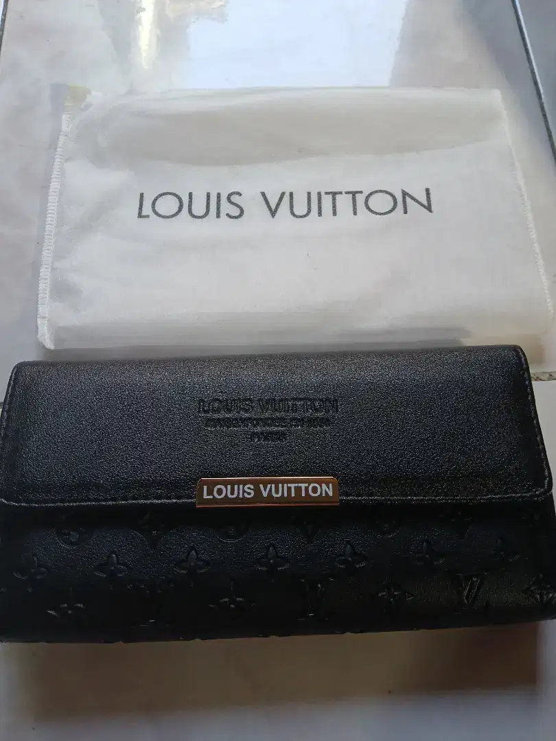 Dompet Louis Vuitton