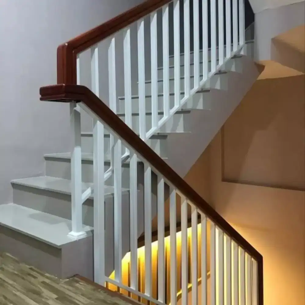Reling tangga pegangan kayu