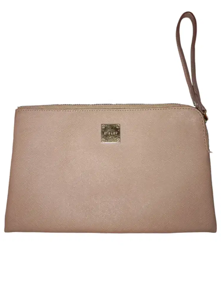 Clutch wanita warna cream  merk sisley