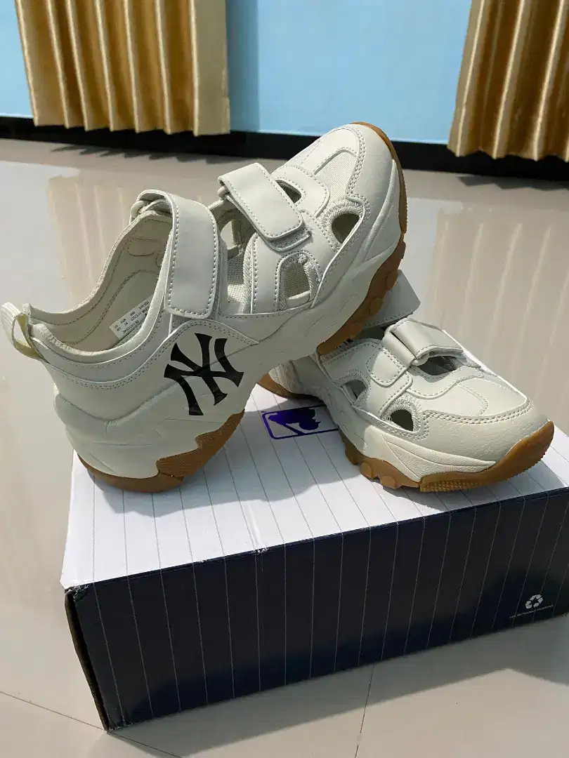 Di jual Sepatu MLB