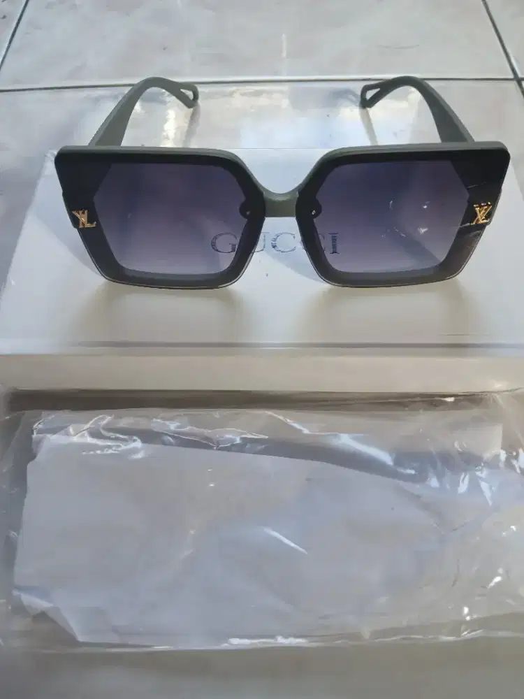 Kacamata Louis Vuitton