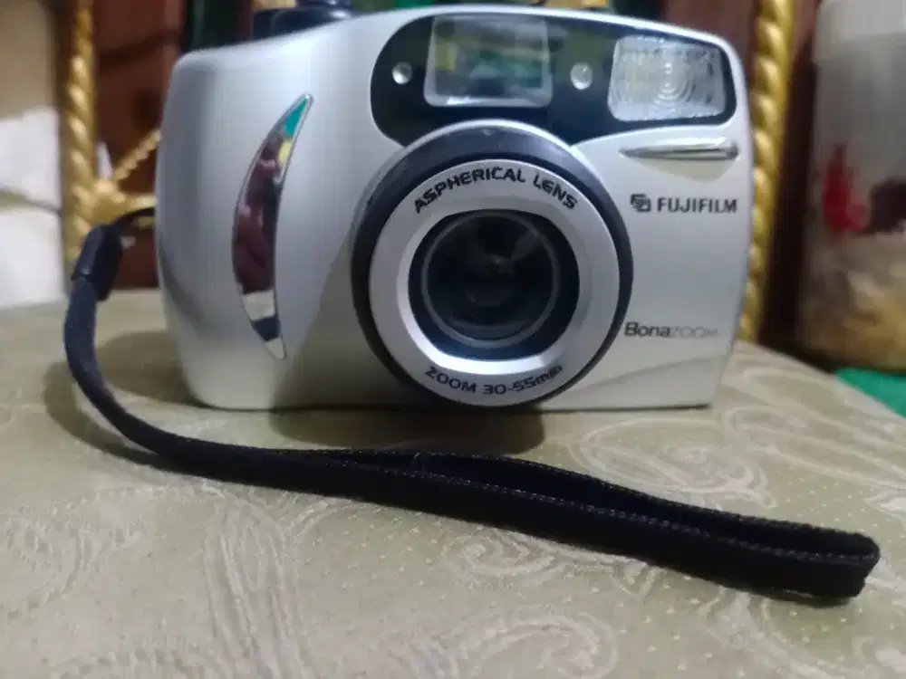 Dua buahCamera Fuji film Bona zoom.