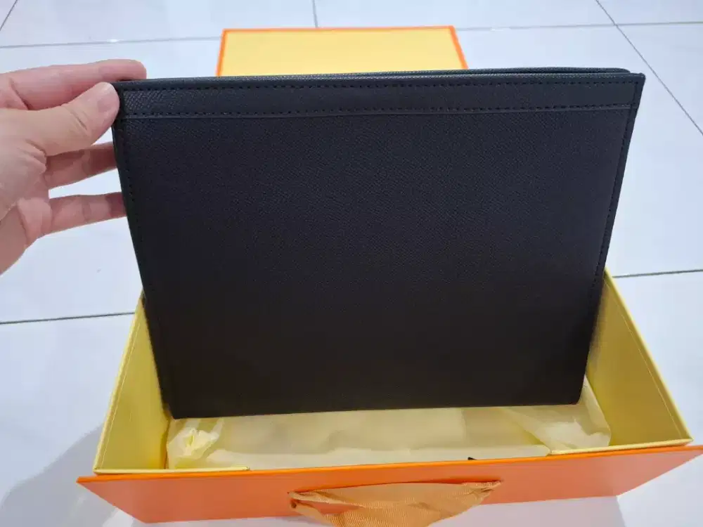 Clutch LV taiga black leather handbag pria lengkap box lv