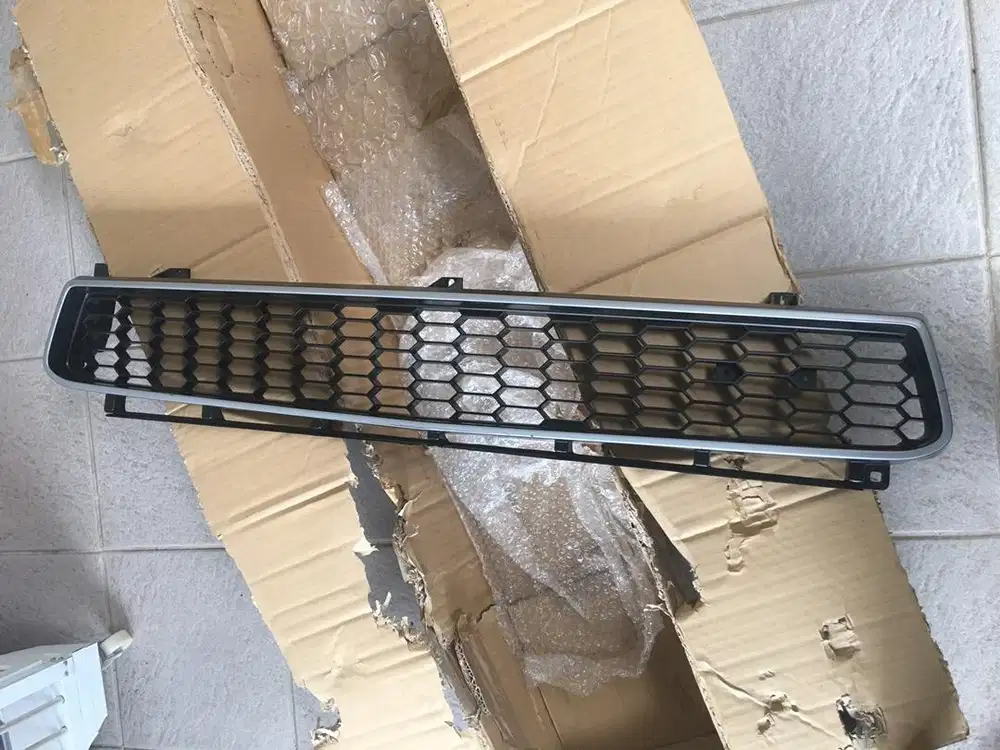 Grill Honda Civic 80-81 tipe “honeycomb” (sarang tawon)