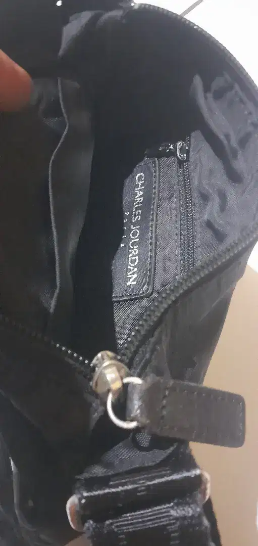 Tas selempang CHARLES JOURDAN