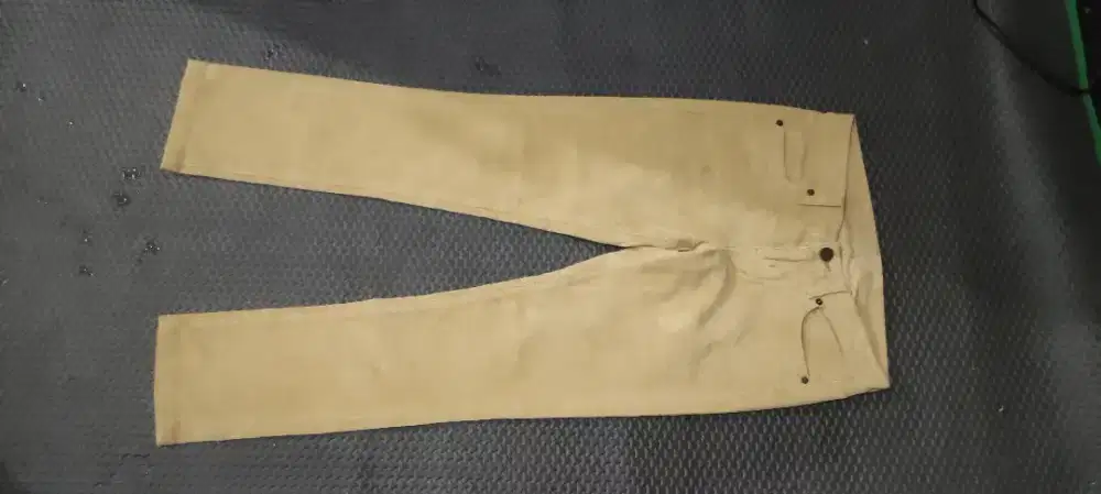 Celana corduroy uniqlo