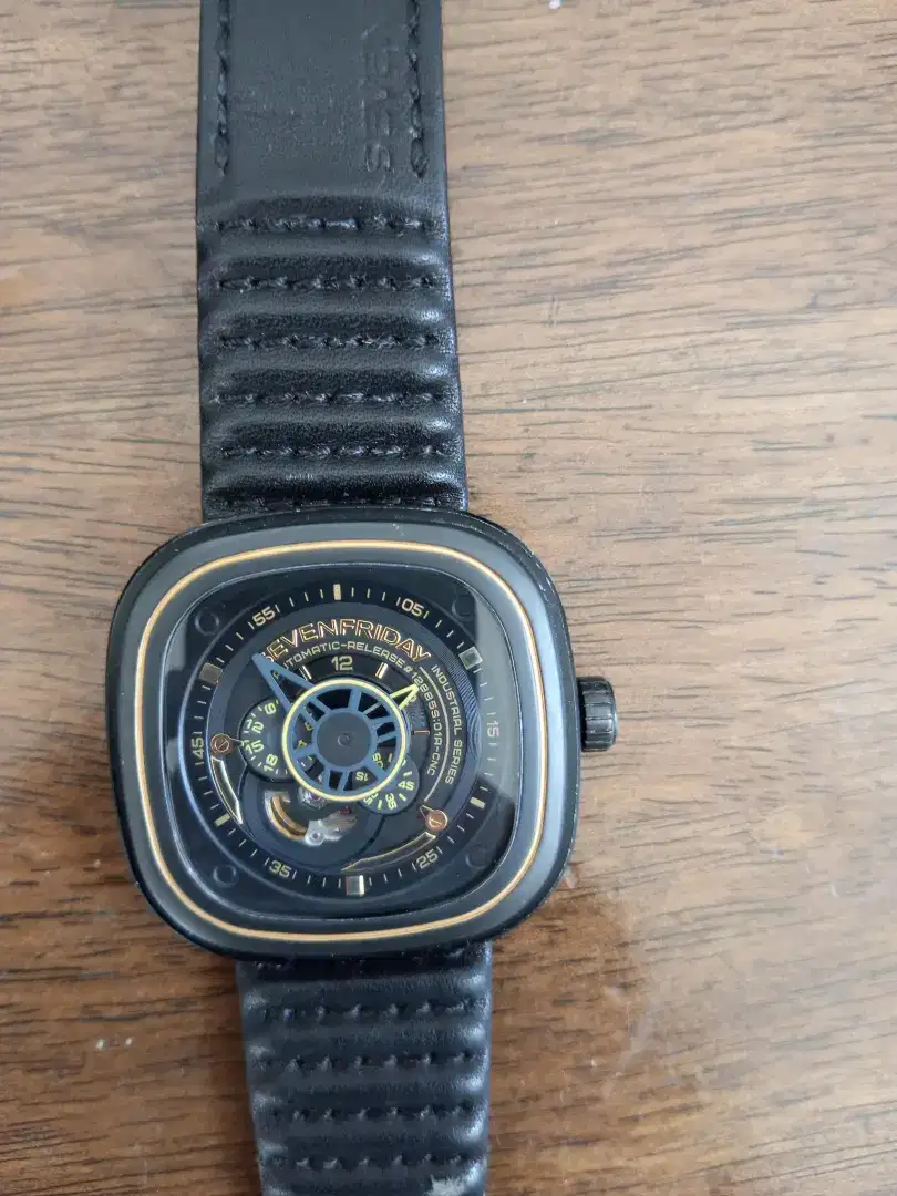 Jam tangan Sevenfriday