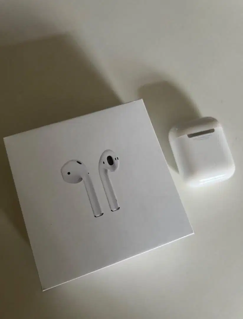 Apple Airpods with Charging Case (Generasi ke 2)