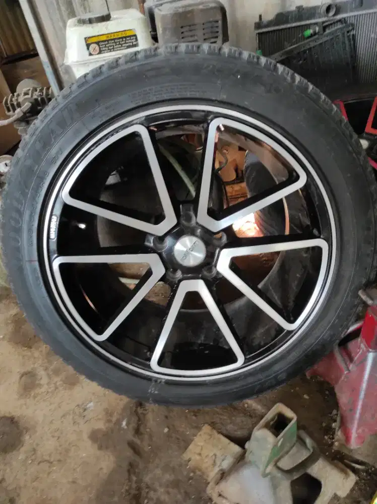 Velg Ring 18 Pcd 5/114 ET40+Ban Goodyear EfficientSUV235/50Belinya16jt