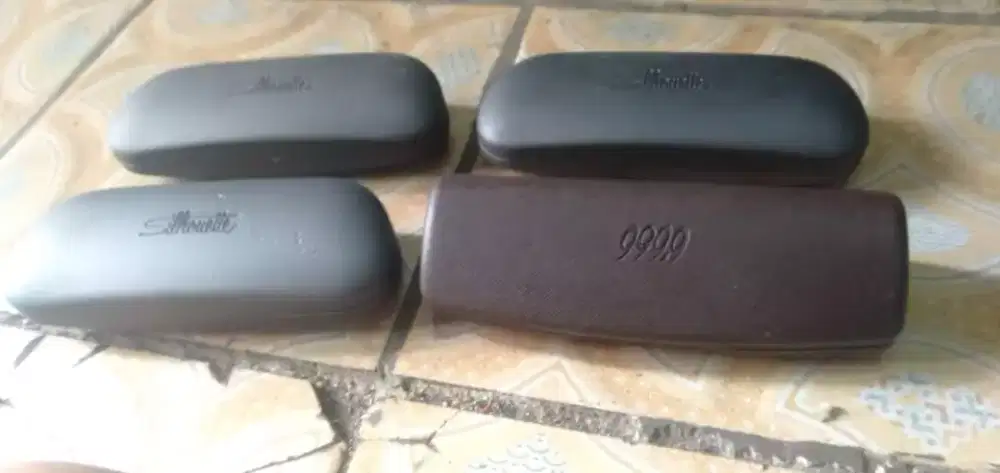 Slhkn plh slh 1 dr tempat kaca mata berkualitas kond spt baru murah sj