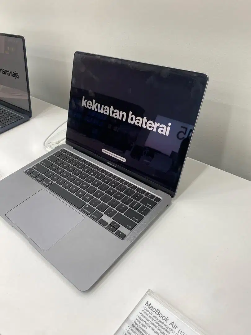 Kredit Macbook Air M1 256gb Grey KTP saja