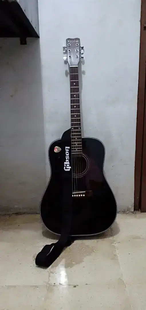 Gitar klasik iyoma sudah di custom/cat ulang