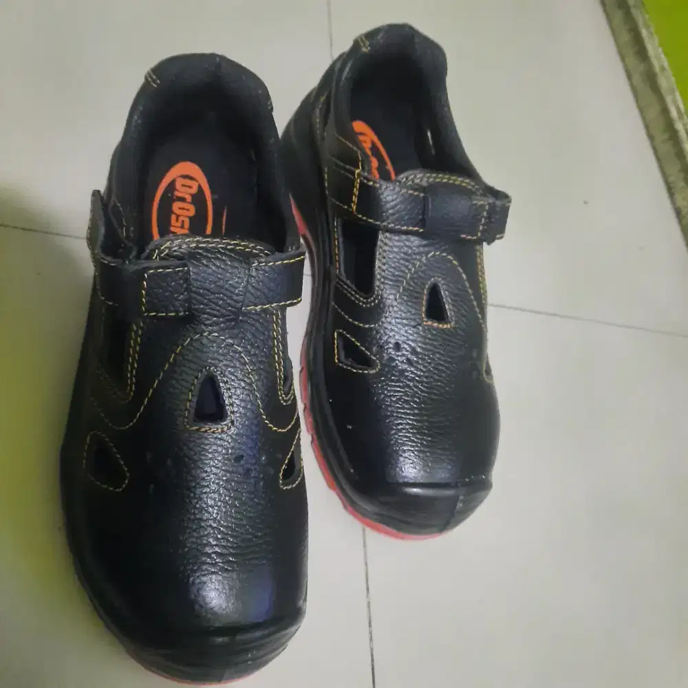 Dr.Osha Sepatu Safety