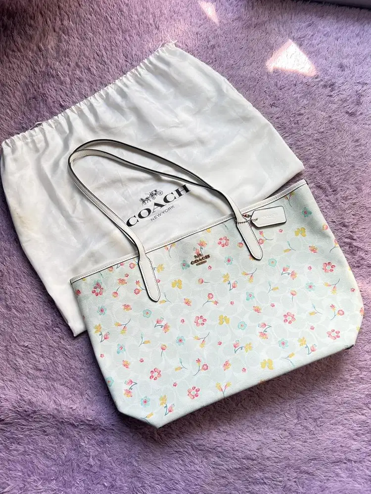 Coach Tote Bag Signature Canvas With Mystical Floral Print