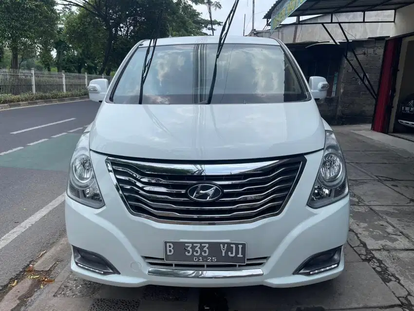 HYUNDAI H1 ROYAL AT 2014 BENSIN DP 5 jt