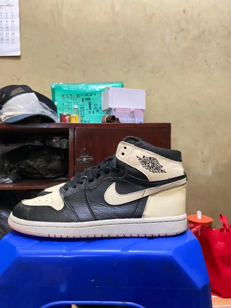 Sepatu Nike Air Jordan 1 High Crimson Tint Second Original
