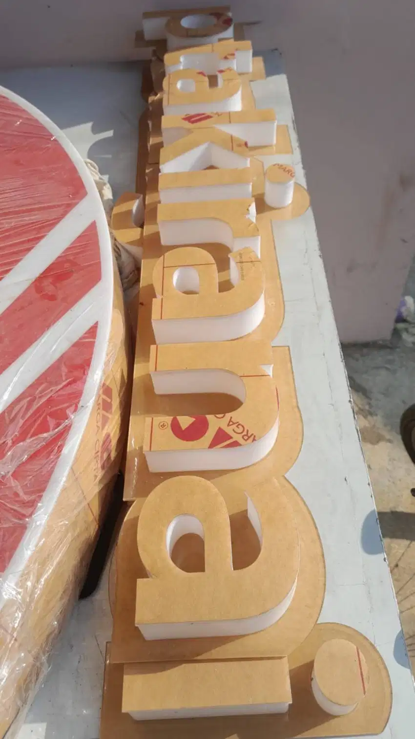 Papan nama / huruf timbul / acrylic / reklame murah