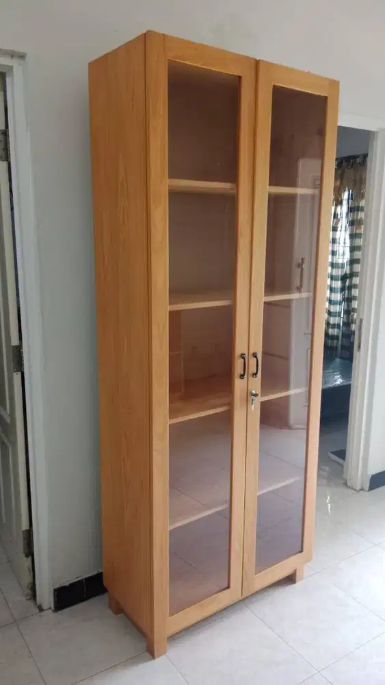 Dibeli lemari pakaian bekas anda