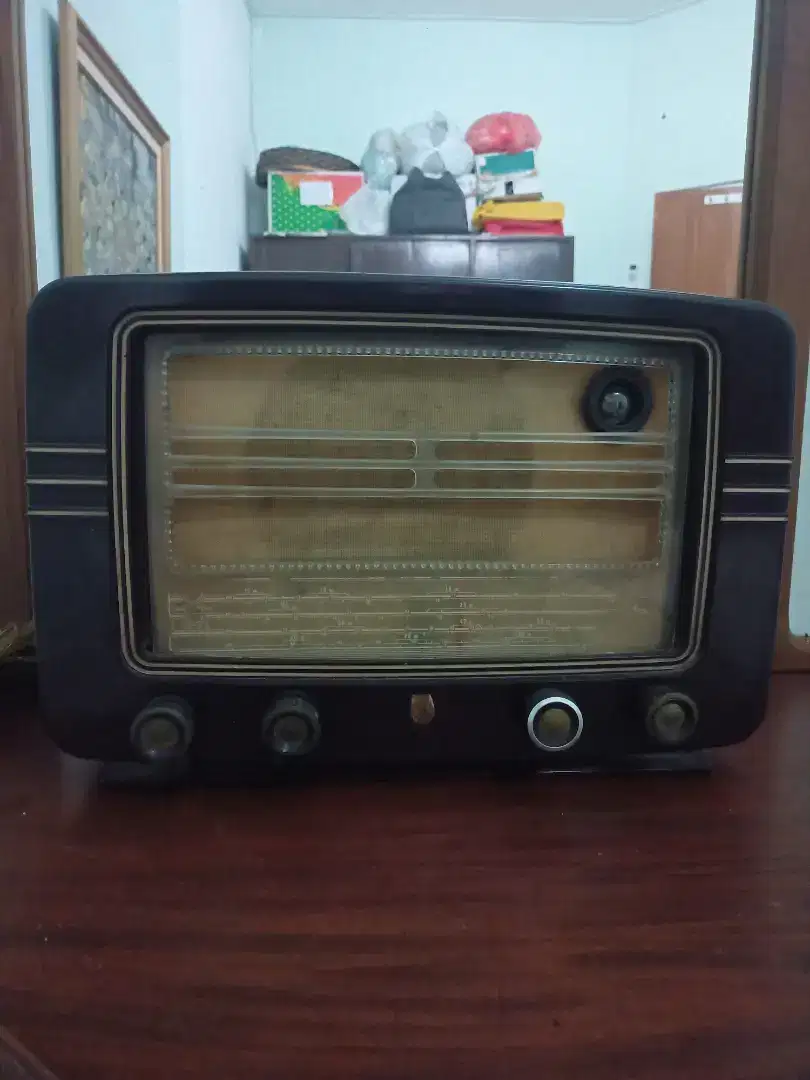 Radio Tabung Philips Bin 4..