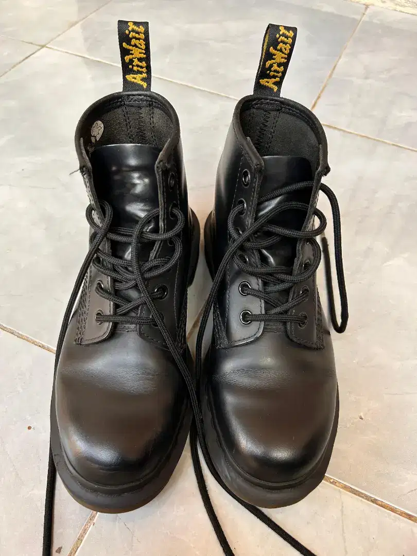 Dr. Martens, unisex boots - black smooth - 6 holes