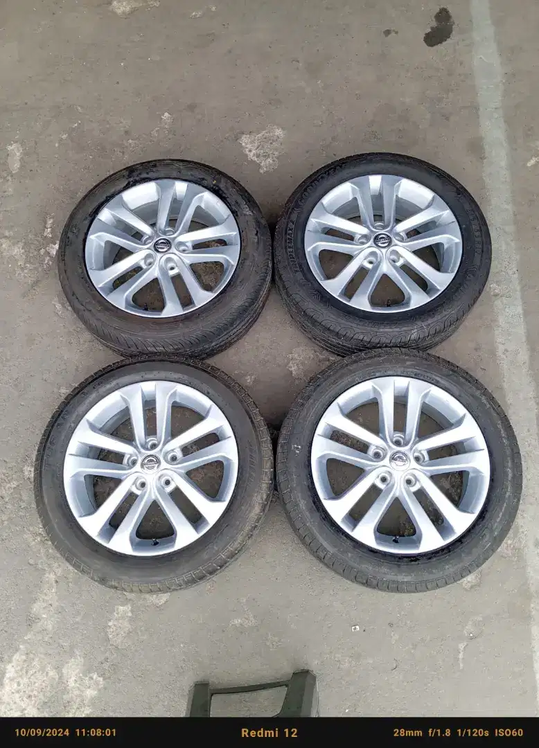 Velg oem juke r17 5x114.3 lbr7 et40 sepaket ban