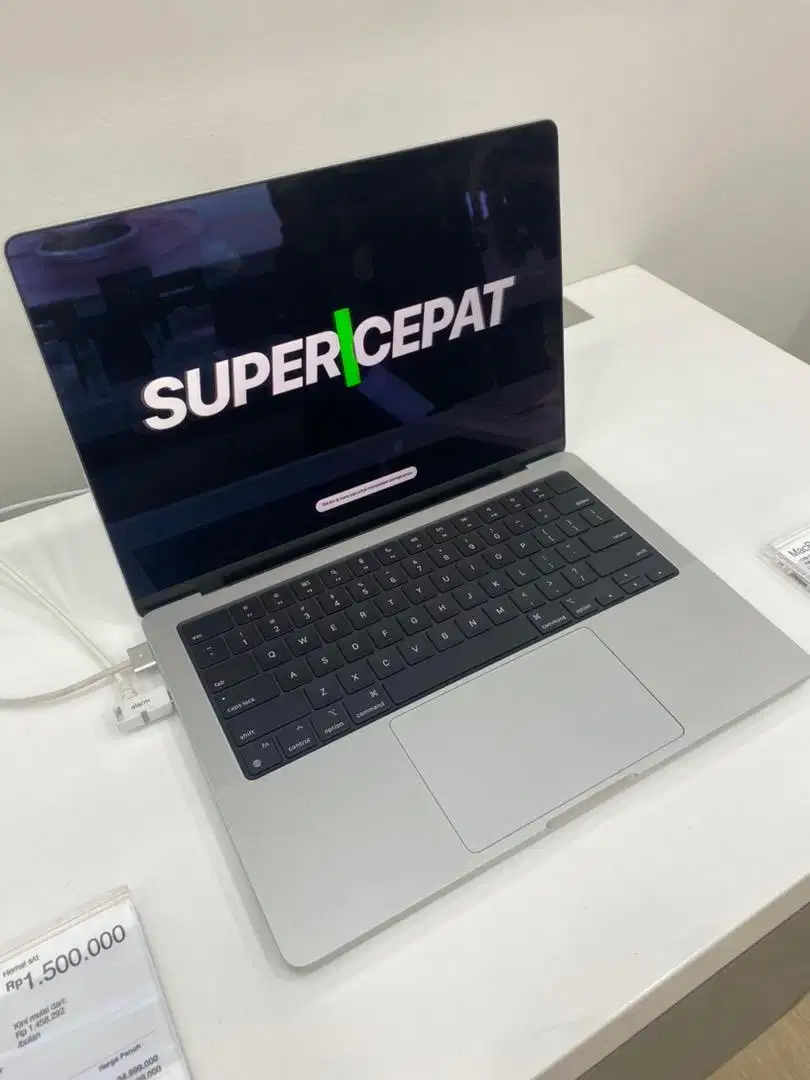 Kredit Macbook Pro M3 14inc cukup KTp