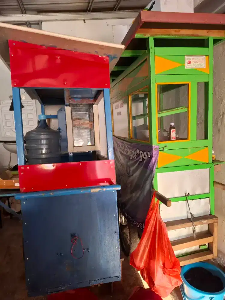 Gerobak Soto ( Hijau) dan Gerobak baso+mie ayam warna biru (SOLD)