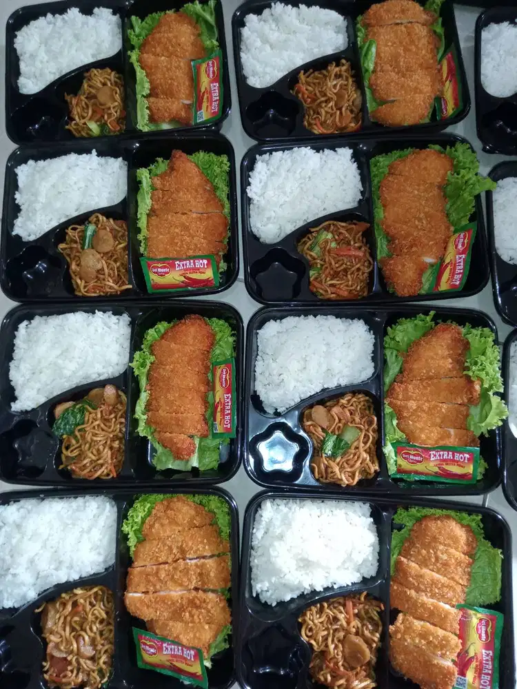 Nasi bento + minum 15k ajaaa
