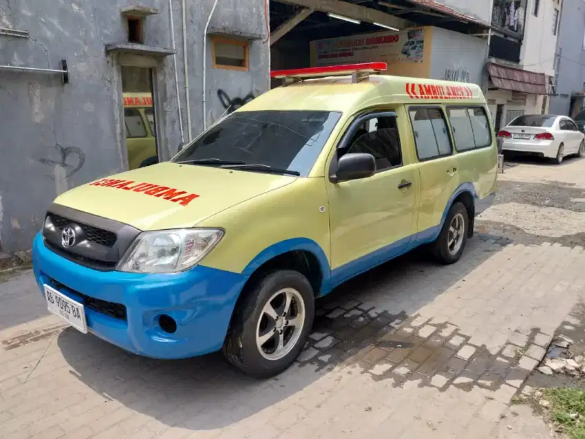 Toyota hilux 2.0 bensin 2009 ambulance medis multifungsi evakuasi