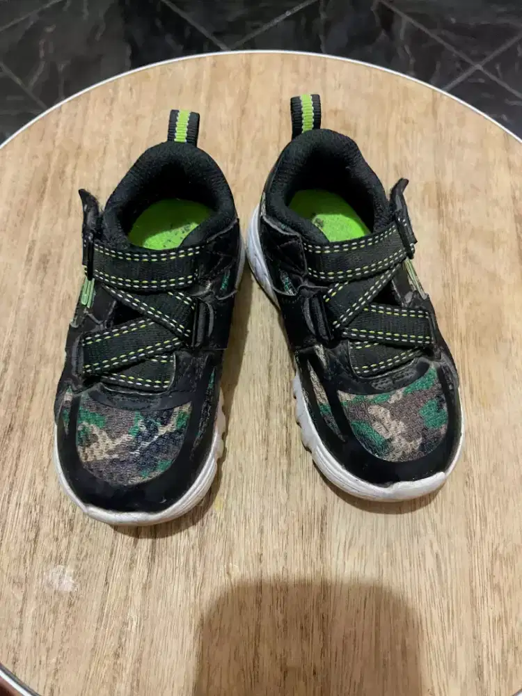 Preloved Sepatu skechers size 13.5cm/ sz 22