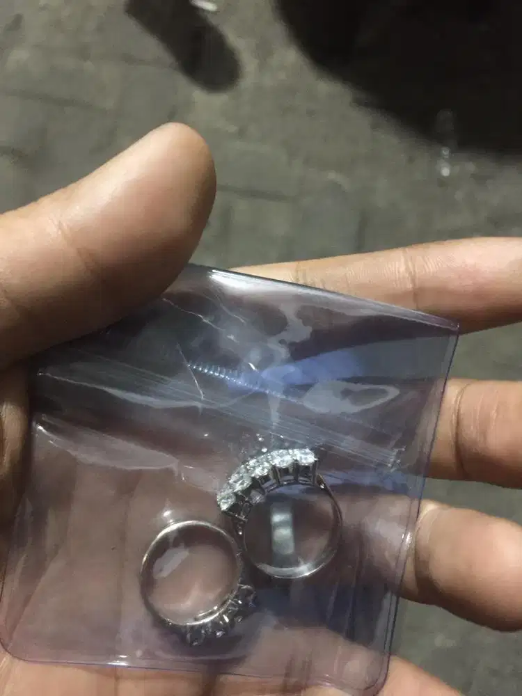 Menerima emas dgn kondisi putus patah surat hilang dan logam mulia dll