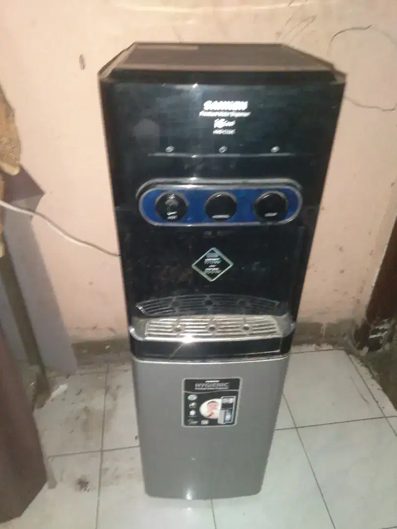 Dispenser sanken galon bawah