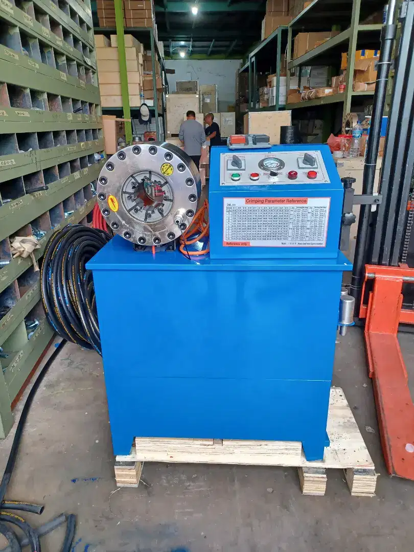 Crimping hose hidrolik, mesin pres selang hidrolik.